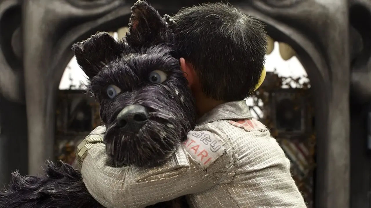 Bryan Cranston and Koyu Rankin in Isle of Dogs (2018) – Searchlight Pictures